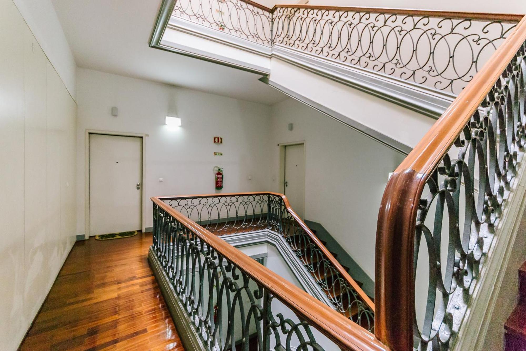Chiado 2 Bedroom Elegant Apartment Lisbon Luaran gambar