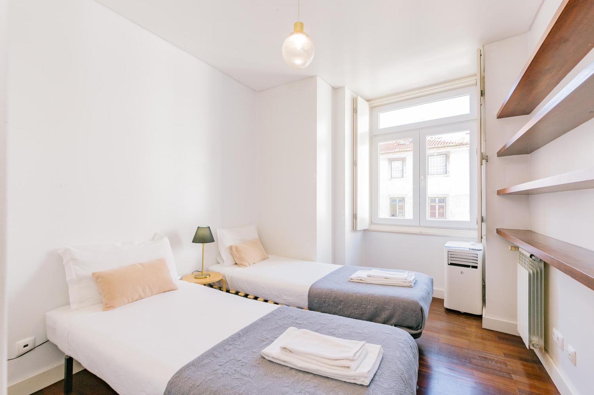 Chiado 2 Bedroom Elegant Apartment Lisbon Luaran gambar