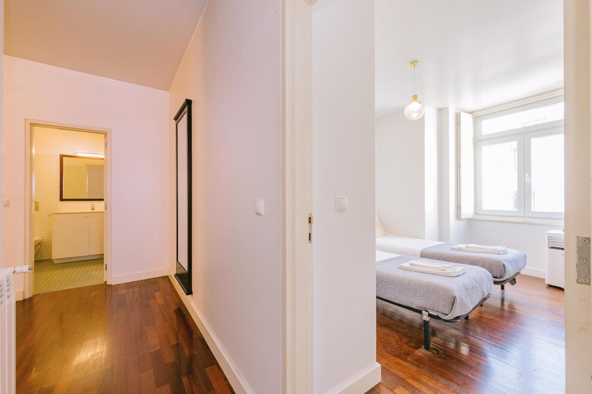 Chiado 2 Bedroom Elegant Apartment Lisbon Luaran gambar