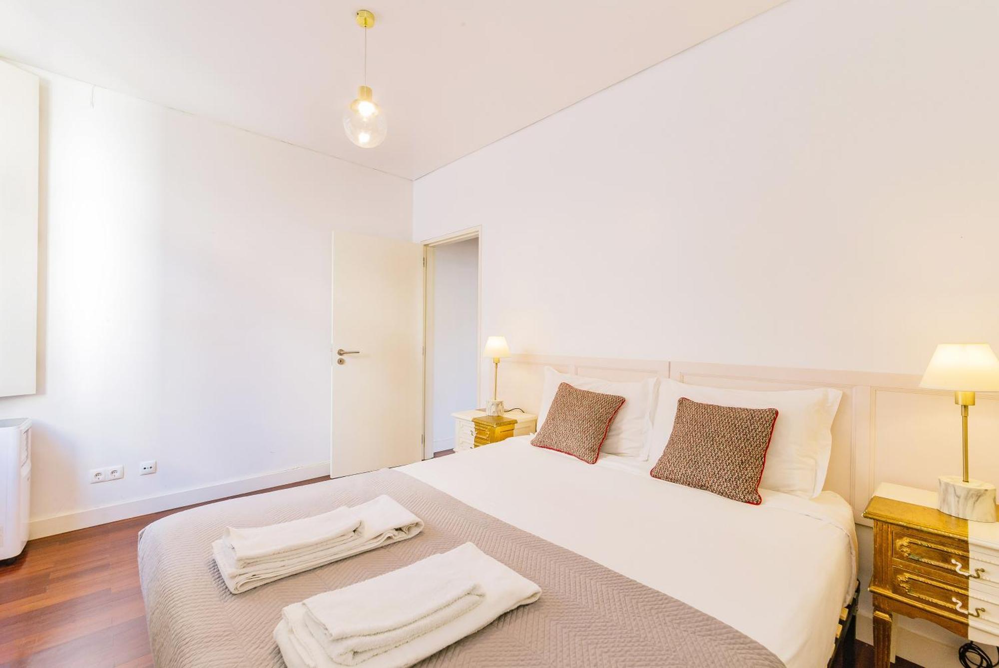 Chiado 2 Bedroom Elegant Apartment Lisbon Luaran gambar